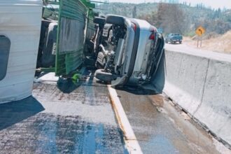 Accidente en autopista del Itata provoca derrame de combustibles y desvíos