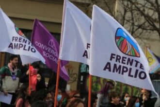 Frente Amplio presenta proyecto para mejorar democracia y sistema político