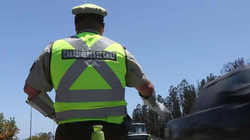 Automóvil evade fiscalización en Peñalolén con menores y droga a bordo