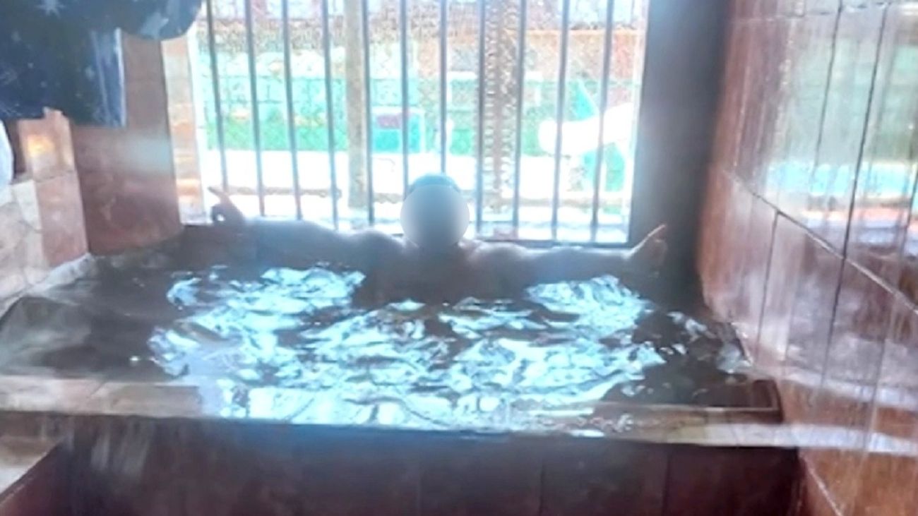 Polémica en cárcel de Santiago: Interno utiliza lavadero como jacuzzi Polémica en cárcel de Santiago: Interno utiliza lavadero como jacuzzi