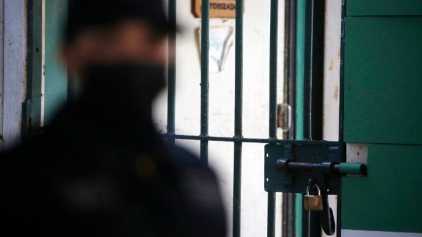 Entrega de equipamiento de seguridad electrónica en cárceles de Santiago