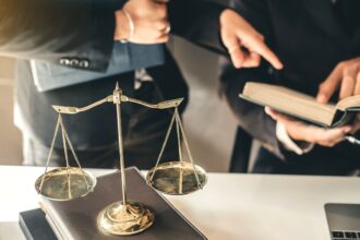 Oportunidades Laborales para Abogados en el Sector Público: ¡Sueldos Atractivos!