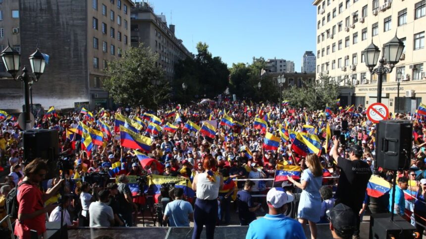 Nueva protesta en Parque Almagro de Chile contra Nicolás Maduro