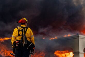 Aumento trágico de víctimas por incendios en California: alerta por vientos peligrosos