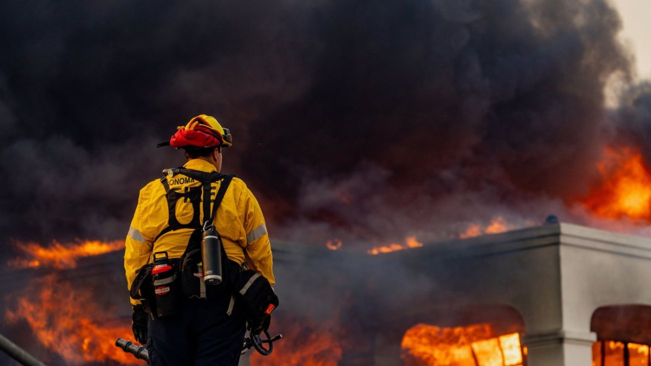 Aumento trágico de víctimas por incendios en California: alerta por vientos peligrosos Aumento trágico de víctimas por incendios en California: alerta por vientos peligrosos