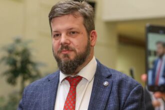 El ascenso político de Johannes Kaiser en carrera presidencial chilena