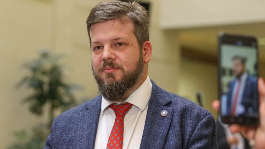 El ascenso político de Johannes Kaiser en carrera presidencial chilena