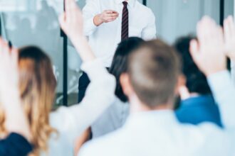 Codelco impulsa la educación en Chile: 38 adultos avanzan en sus estudios con éxito