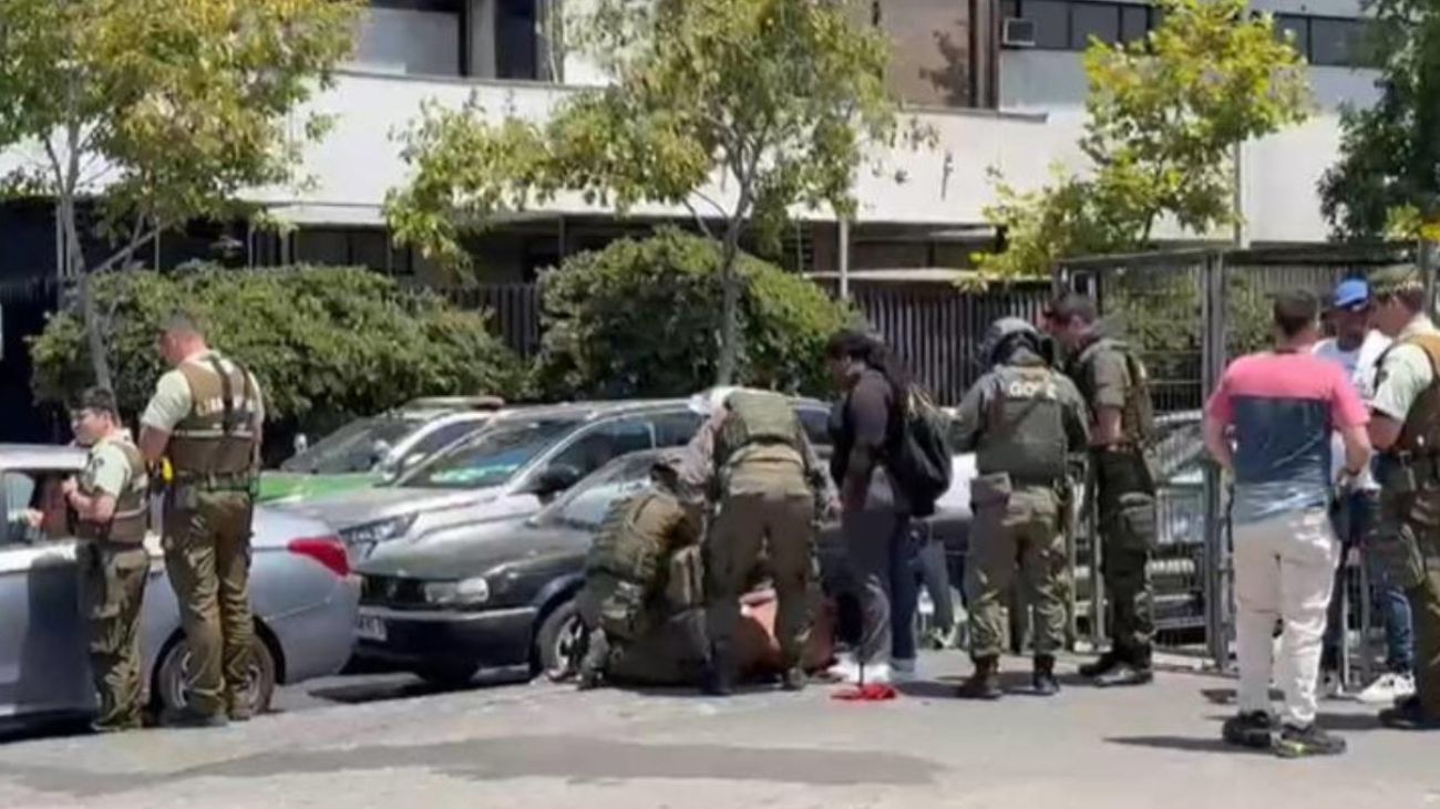 Violencia en Santiago: limpiavidrios herido de bala en altercado con automovilista Violencia en Santiago: limpiavidrios herido de bala en altercado con automovilista