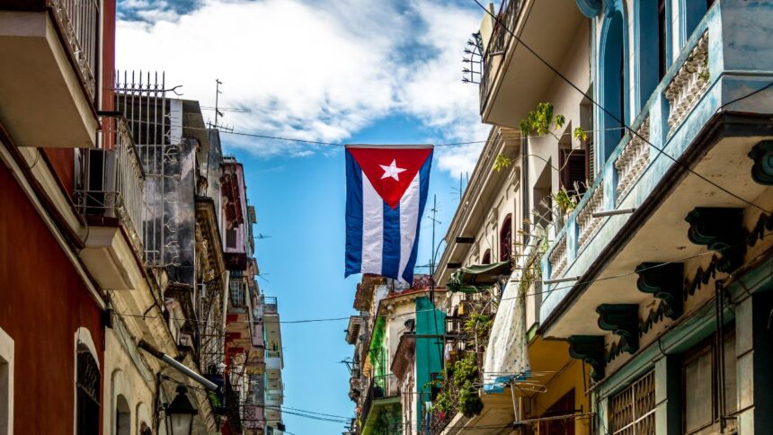 Cuba libera a 553 presos tras cambio de política de EE.UU