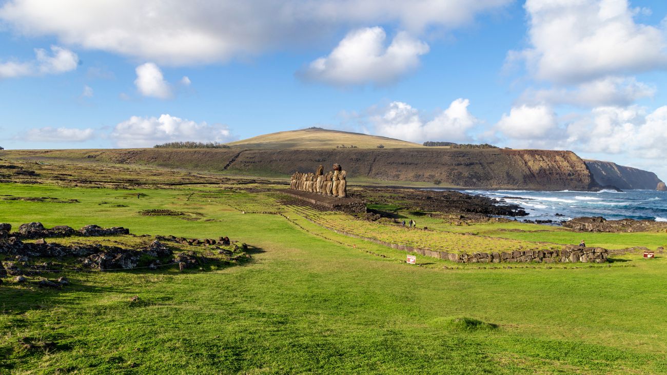 Comienzan trabajos de pavimentación en la isla de Rapa Nui Comienzan trabajos de pavimentación en la isla de Rapa Nui
