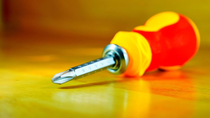 Conductor usó destornillador para partir auto en Reñaca sin licencia ni documentos