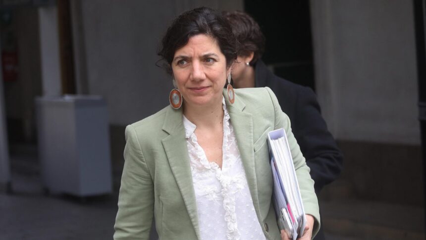 Ministra Etcheverry evalúa propuesta de estatua de Sebastián Piñera en La Moneda