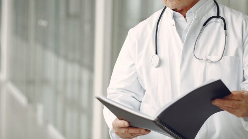 Proyecto de ley contra violencia en salud: urgente protección a trabajadores