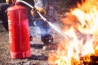 Declaran Alerta Roja en Chillán por incendio forestal en Callejón Bustamante