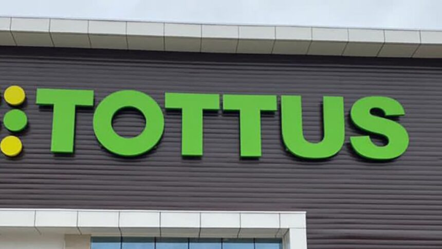 Niños sufren descarga eléctrica en supermercado por caja sin protección