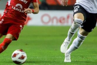 Colo Colo vence a Huracán en Montevideo y avanza en Serie Río de la Plata