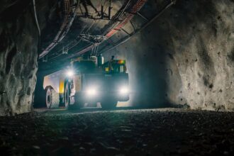 ABB y Epiroc colaboran para soluciones de trolebuses subterráneas en la descarbonización de la industria minera