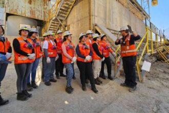 Estudiantes de liceos técnicos realizan prácticas en Codelco División El Teniente, la mina subterránea más grande del mundo.