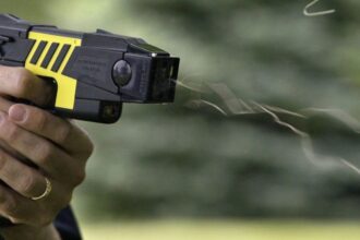 Gobierno anuncia inicio de pilotaje de pistolas Taser en marzo