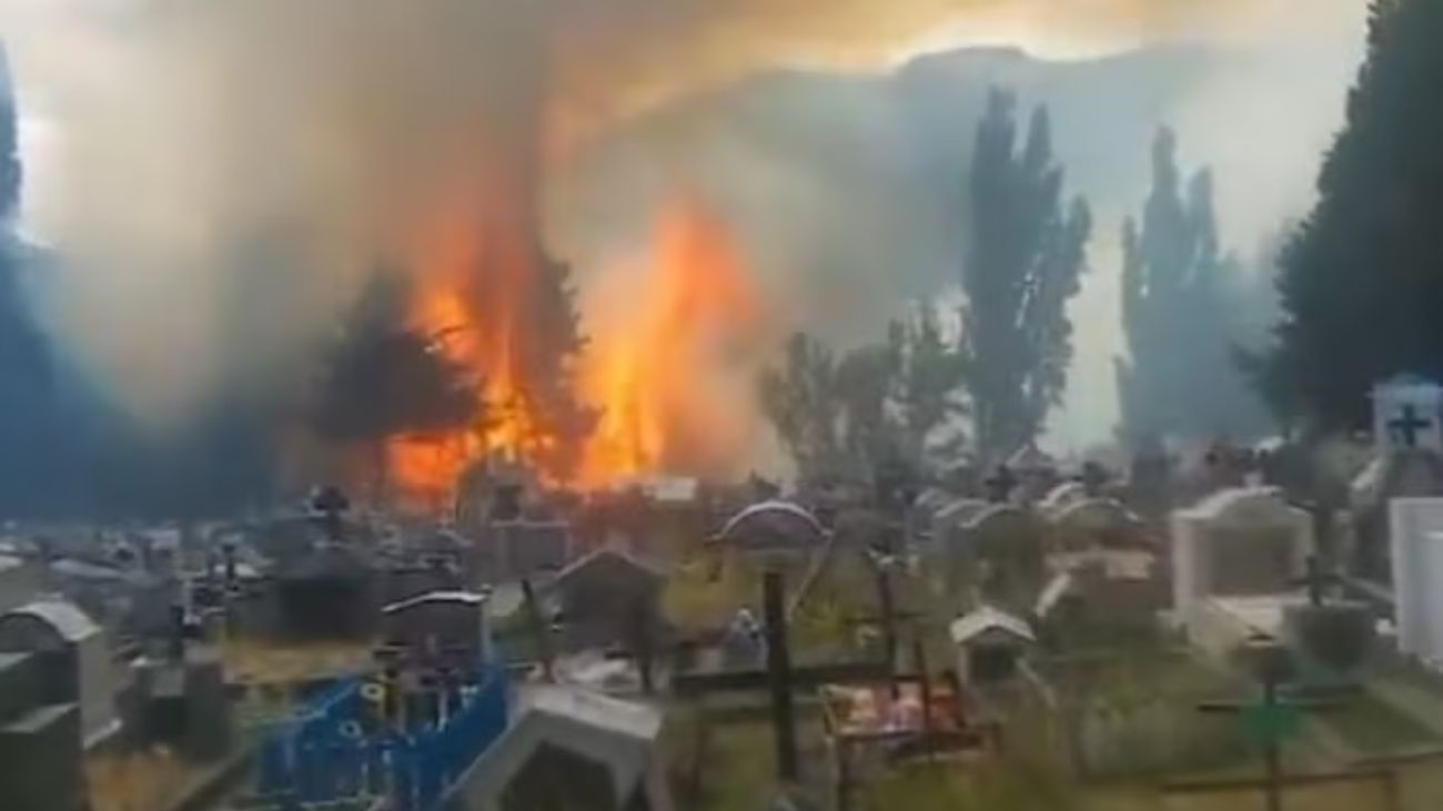 Alerta roja en Coyhaique por incendio forestal en Los Chochos Alerta roja en Coyhaique por incendio forestal en Los Chochos