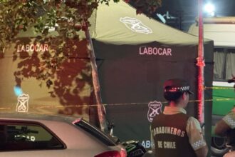 Investigan femicidio en Estación Central: mujer muere tras caer del piso 27