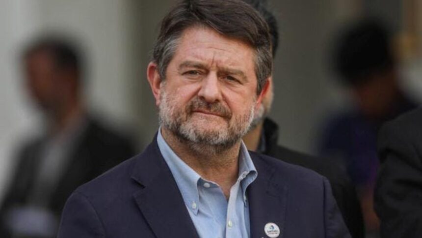 Gobernador Claudio Orrego solicita pistolas taser en Chile: ¿Aprobación cercana?