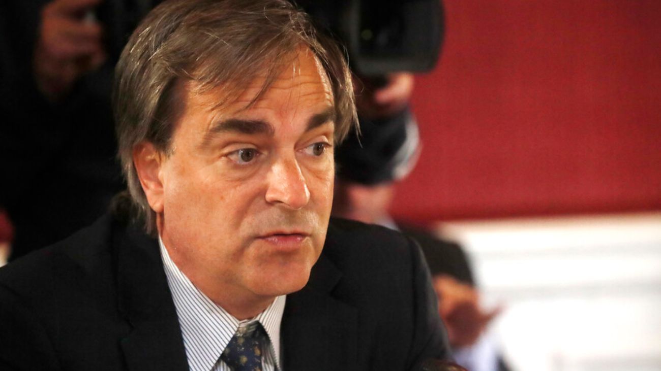 Senador critica a ministra del Trabajo por postura en reforma de pensiones Senador critica a ministra del Trabajo por postura en reforma de pensiones