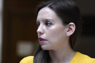 Diputada rechaza modificaciones en reforma de pensiones: "amenazan a trabajadores"