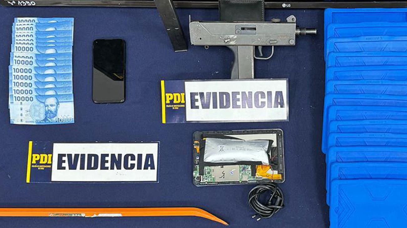Detenido por robo en colegio y porte ilegal de subametralladora Detenido por robo en colegio y porte ilegal de subametralladora