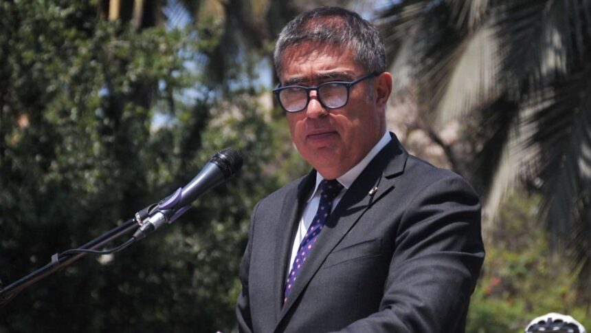 Mario Desbordes vuelve de vacaciones tras críticas por ausencia en Santiago