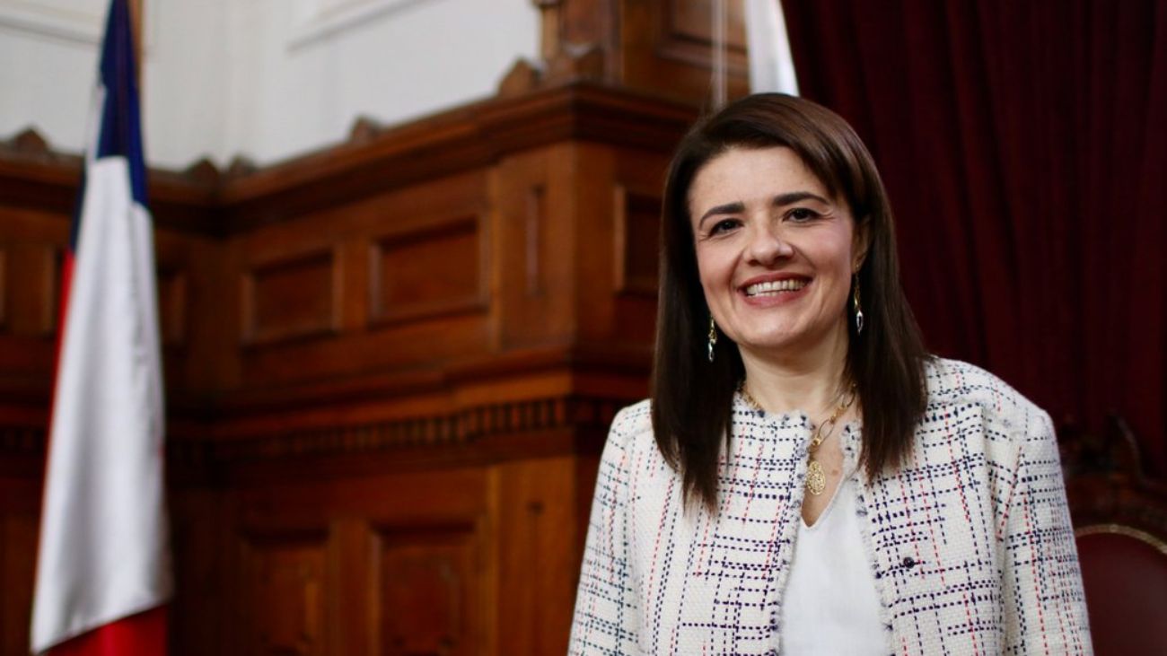 Suspenden a ministra por chats comprometedores con abogado de expresidente Suspenden a ministra por chats comprometedores con abogado de expresidente