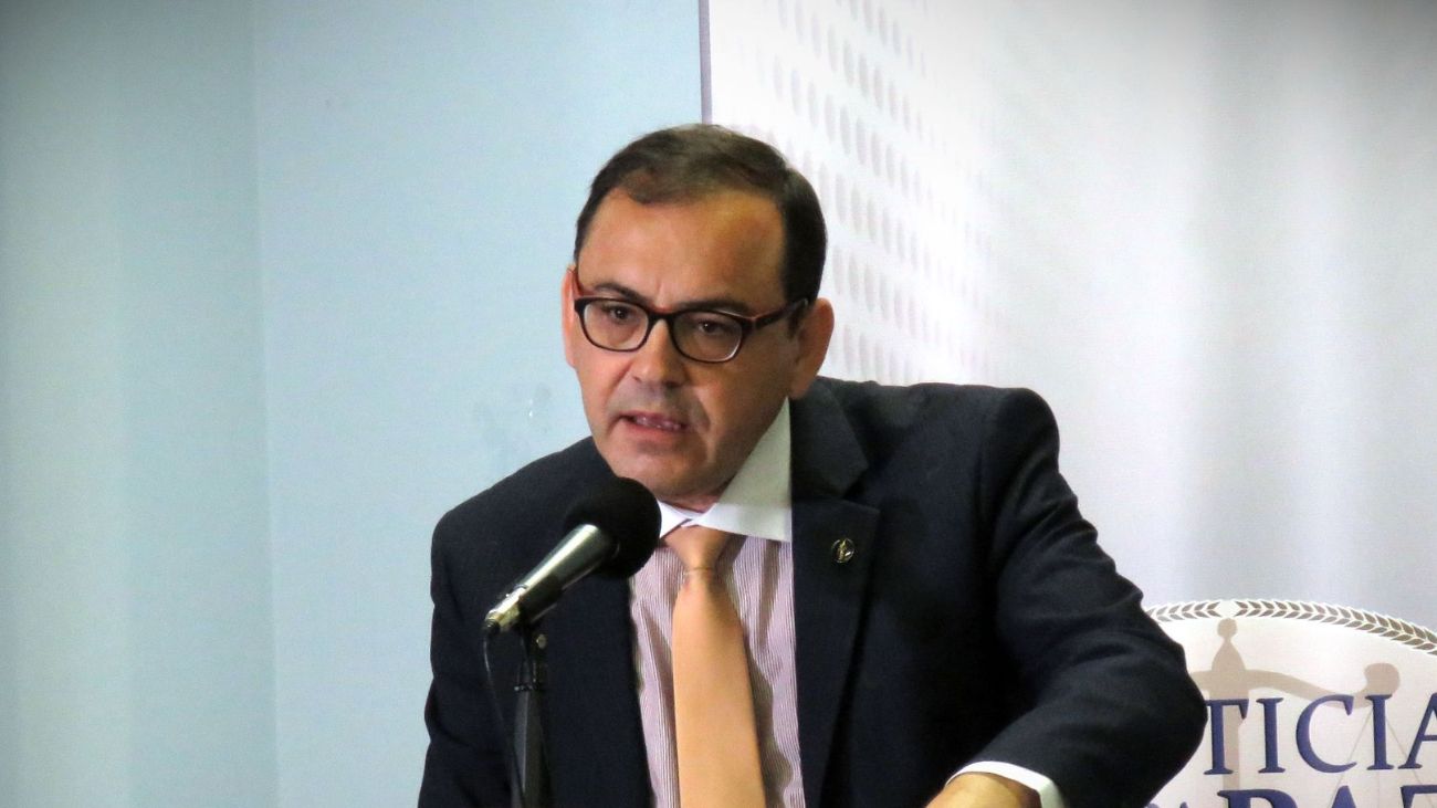 Investigan al ministro Ulloa por posibles vínculos con abogado Hermosilla Investigan al ministro Ulloa por posibles vínculos con abogado Hermosilla