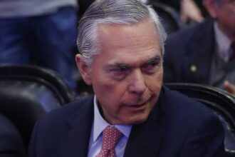 Formalizan investigación contra Óscar Izurieta por lavado de activos militares