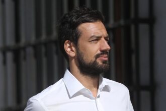 Alcalde de Maipú cuestiona condiciones de campamento Santa Marta