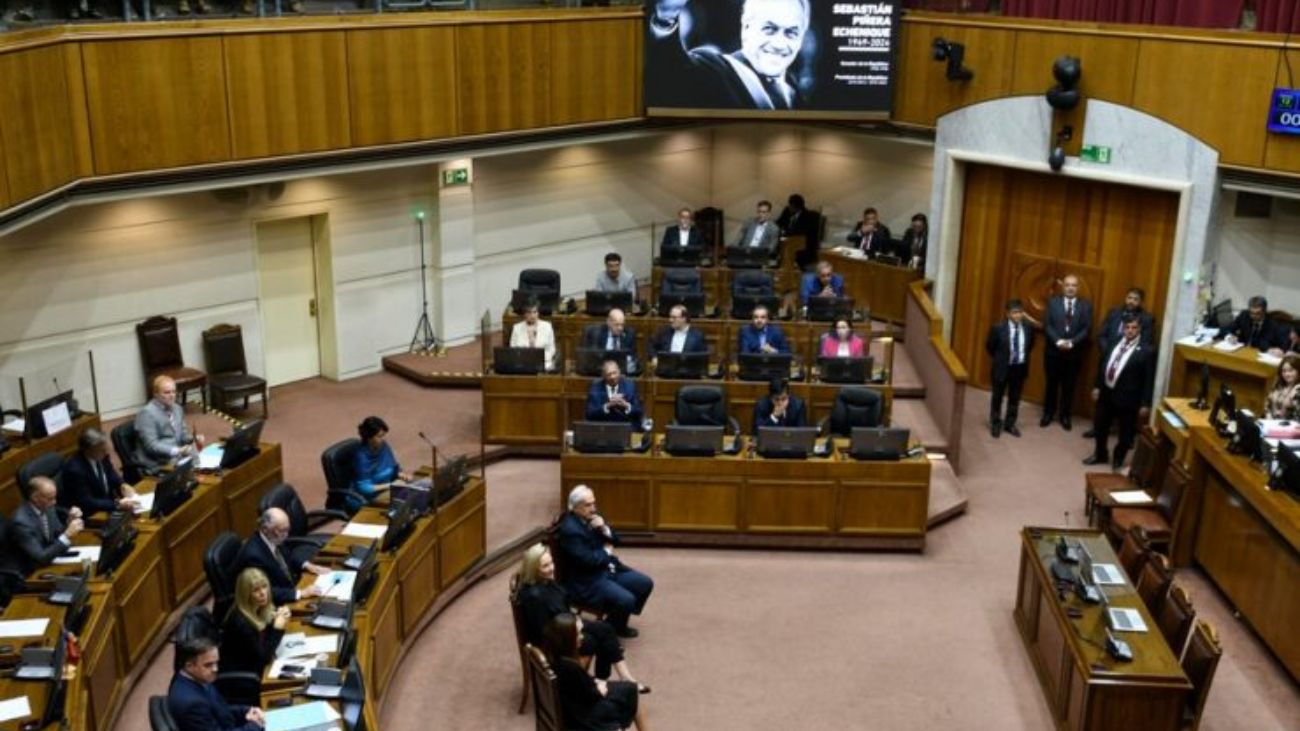 Senadores de izquierda rechazan monumento a Sebastián Piñera por violaciones a DD.HH Senadores de izquierda rechazan monumento a Sebastián Piñera por violaciones a DD.HH