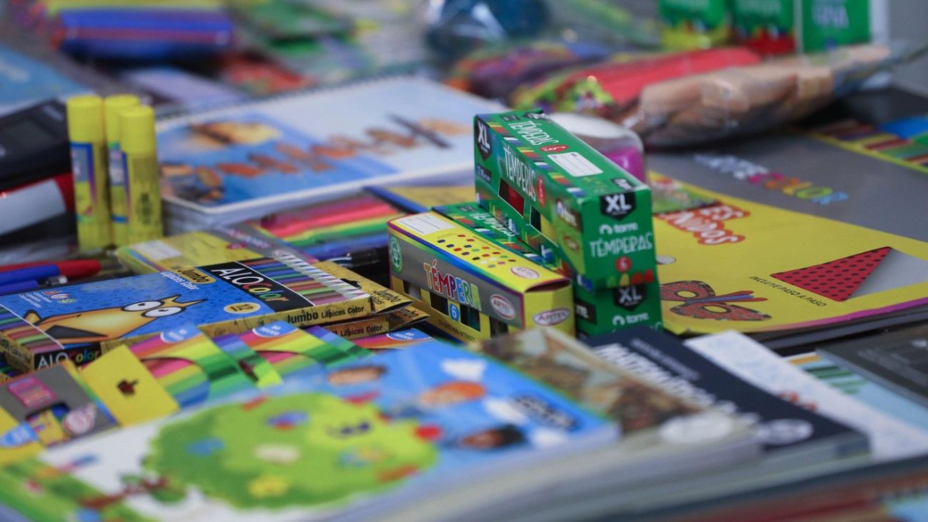 Entrega masiva de útiles escolares beneficia a más de dos millones Entrega masiva de útiles escolares beneficia a más de dos millones
