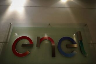 Enel desafía multa millonaria por cortes de energía en Chile