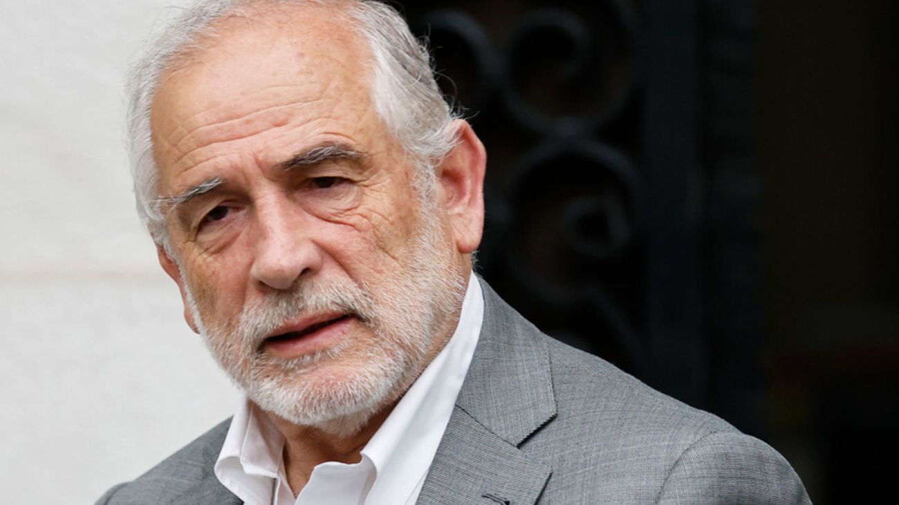 Ministro de Vivienda pide renuncia de director por lenta reconstrucción Ministro de Vivienda pide renuncia de director por lenta reconstrucción