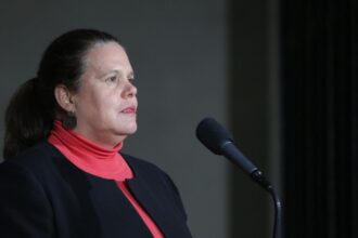 Renuncia de ministra Maya Fernández exigida por diputados de oposición