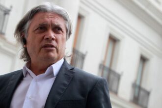 Alejandro Navarro cuestiona gestión de Boric y apunta al Congreso