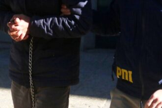 Detenido hombre por atacar con motosierra en ciudad de Castro