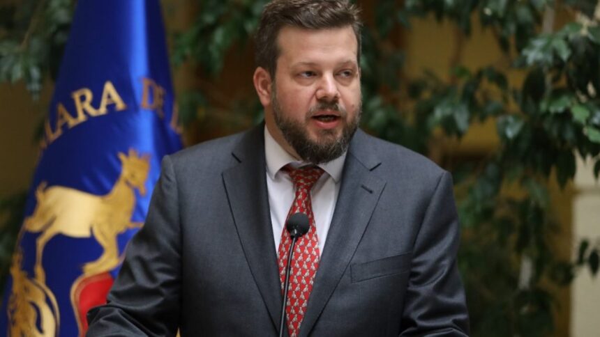 Desacuerdo de Kaiser con Chile Vamos por reforma de pensiones