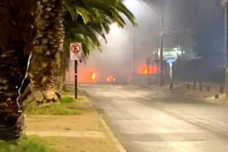 Graves disturbios en Pudahuel: incendio de bus y detención de menor