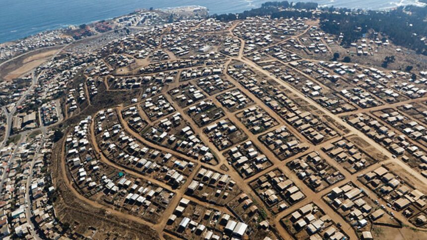 Familias del Cerro Centinela buscan postergar desalojo por un año