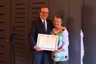 Paulina Urrutia: Actriz chilena recibe título universitario tras luchar cáncer