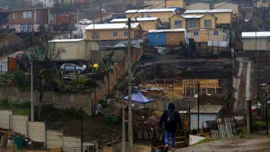Minvu admite lenta reconstrucción de viviendas en Valparaíso tras incendios forestales