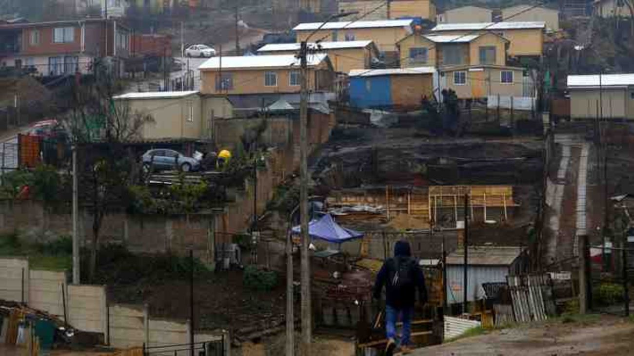 Minvu admite lenta reconstrucción de viviendas en Valparaíso tras incendios forestales Minvu admite lenta reconstrucción de viviendas en Valparaíso tras incendios forestales