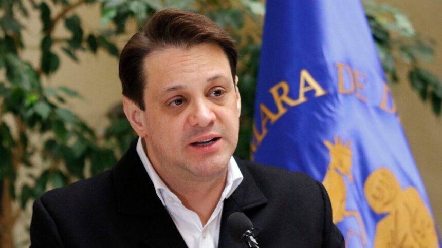 Diputado Gaspar Rivas vuelve al Congreso en contra de reforma pensiones