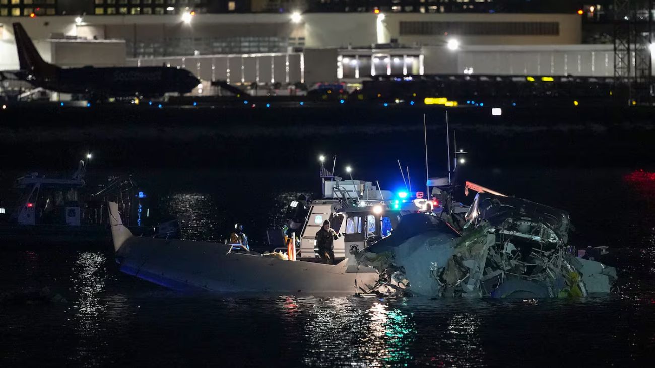Tragedia aérea en Washington D.C.: Avión choca con helicóptero cerca de aeropuerto